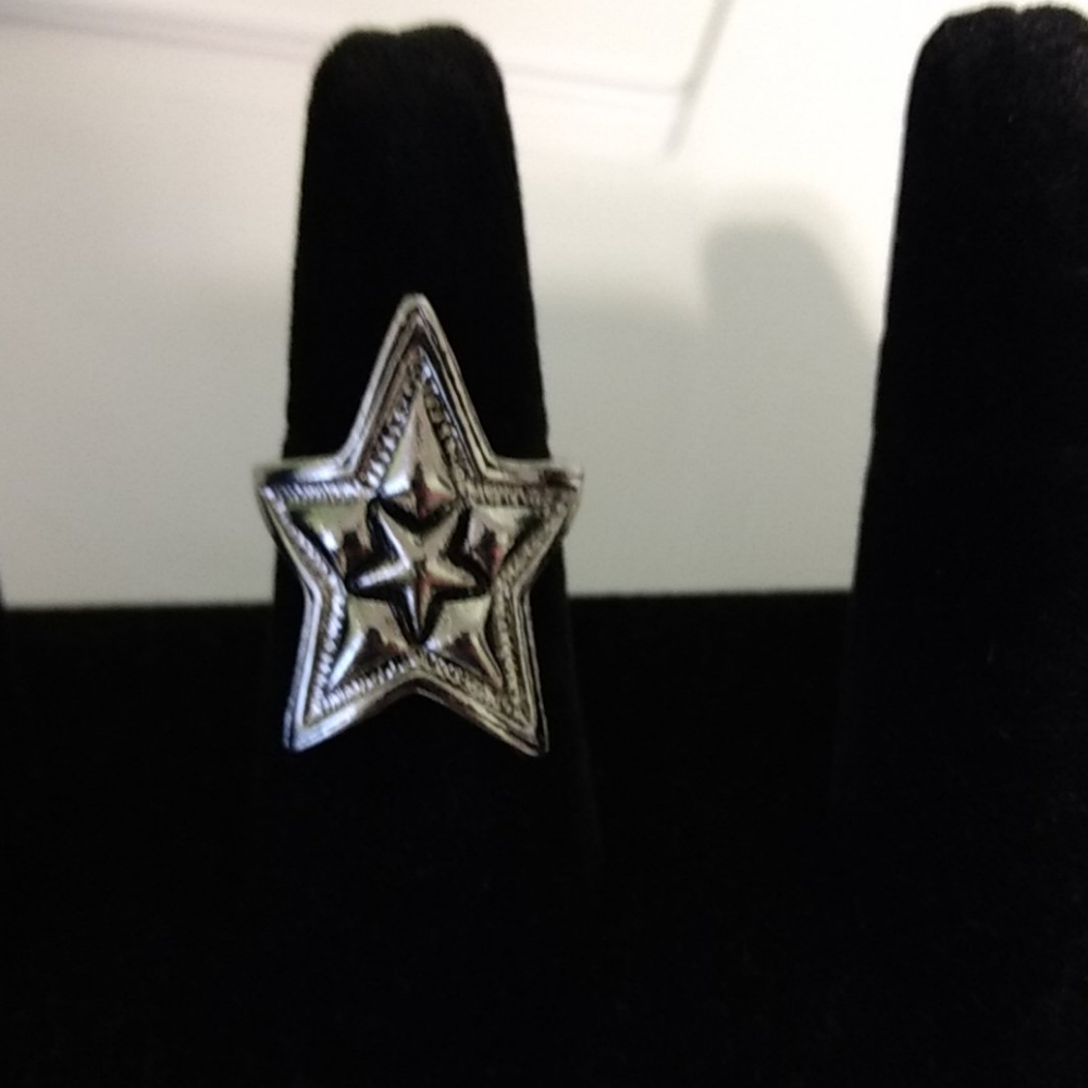 Fun Fashion Star Rings. - Picture 3 of 3